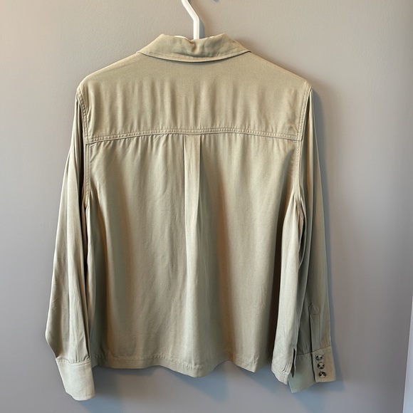 ✨DYNAMITE LADIES BUTTON DOWN TOP - Picture 2 of 6